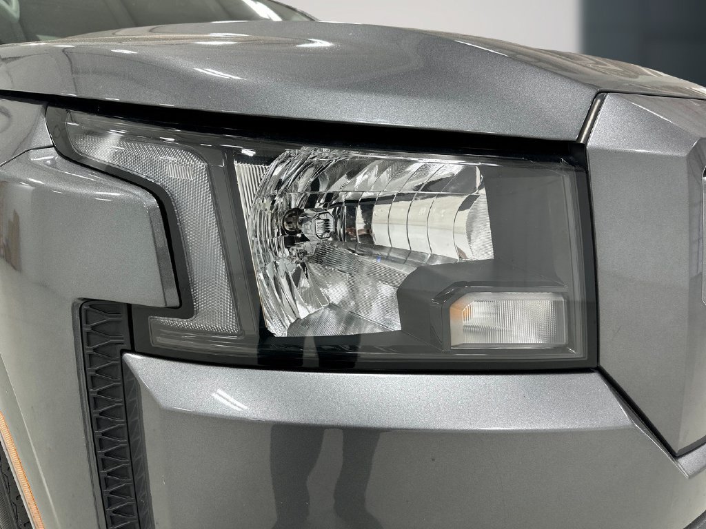 Used 2023 Nissan Frontier SV AWD/4WD image 11