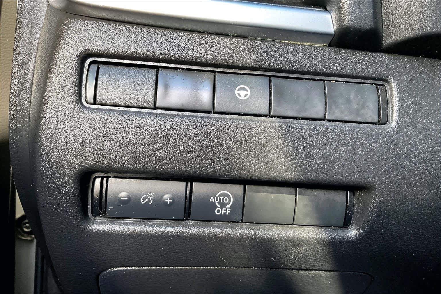 Used 2023 Nissan Rogue SV FWD image 35