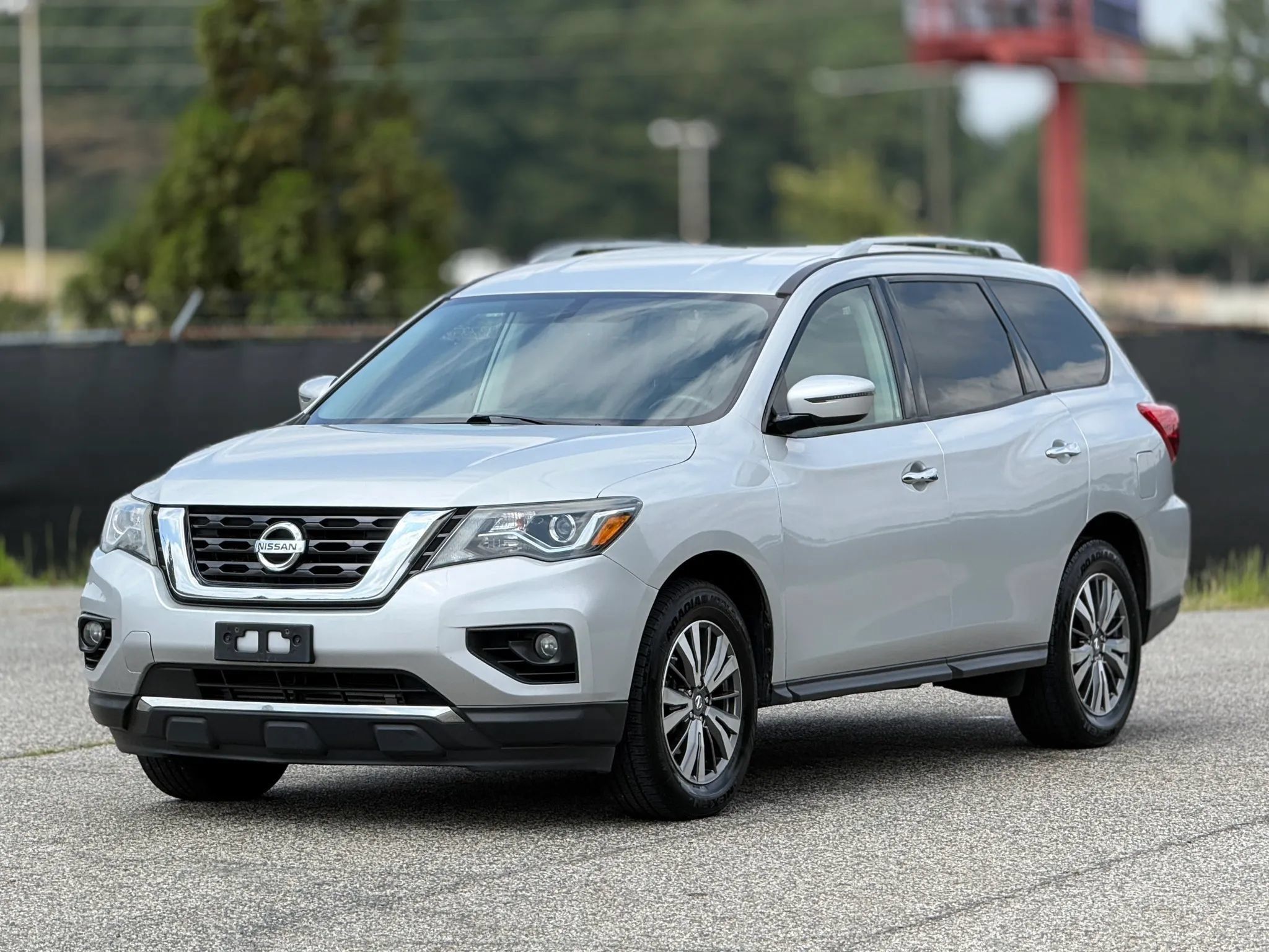 Used 2018 Nissan Pathfinder SV AWD/4WD image 6