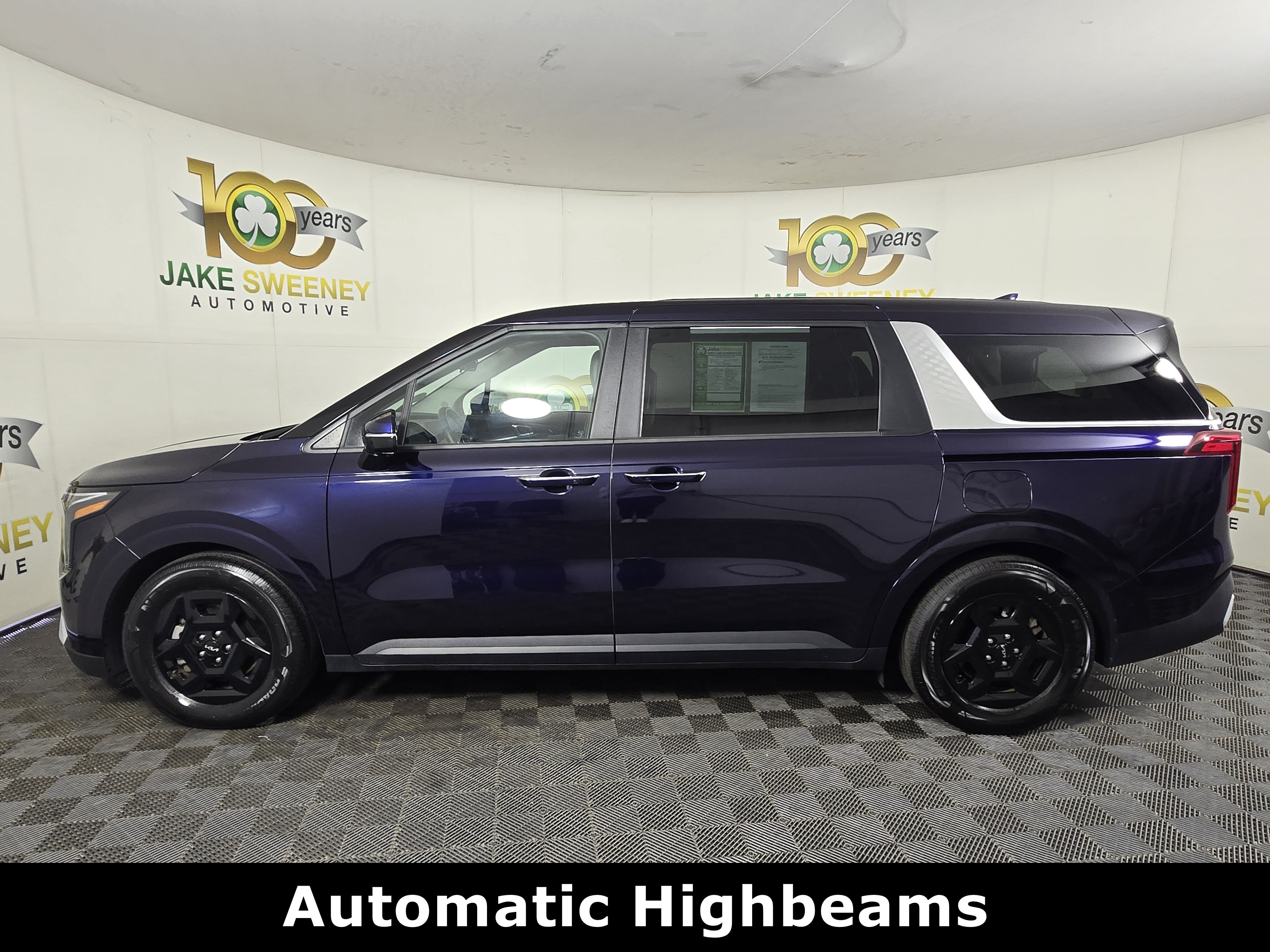 Used 2025 Kia Carnival FWD image 4