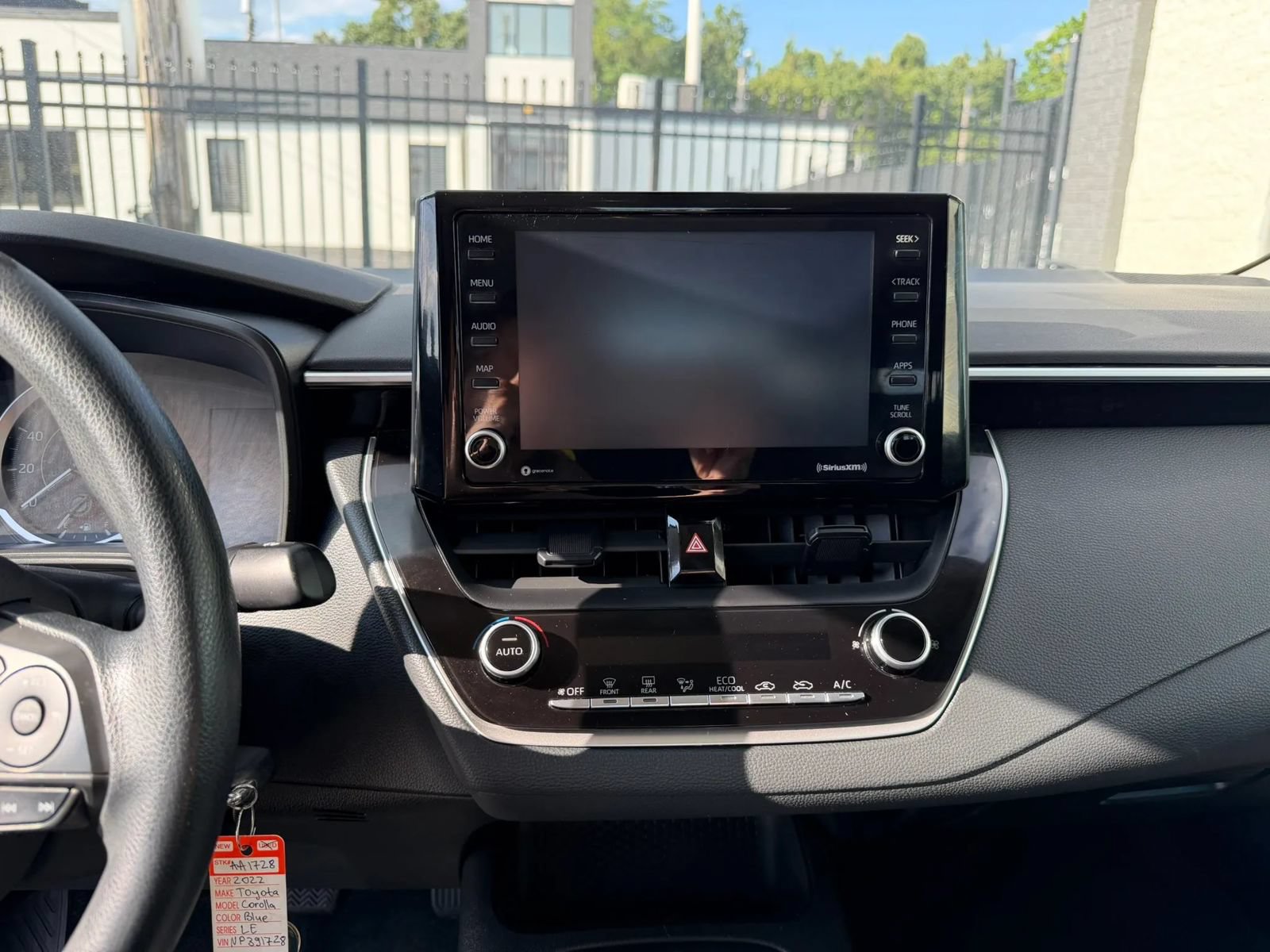 Used 2022 Toyota Corolla LE FWD image 32