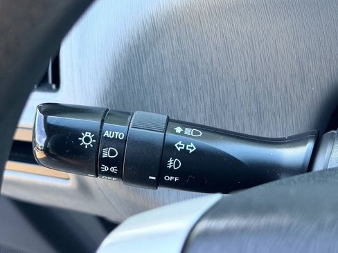 Used 2012 Toyota Prius V Five FWD image 37