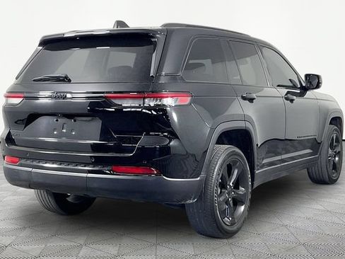 Used 2023 Jeep Grand Cherokee Altitude AWD/4WD image 6