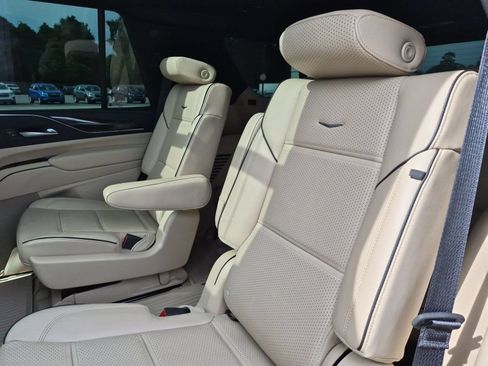 Certified 2023 Cadillac Escalade Premium Luxury w/ Performance Package AWD/4WD image 38
