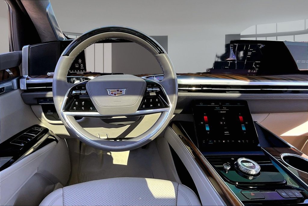 Certified 2025 Cadillac Escalade Premium Luxury Platinum w/ LPO, Floor Liner Package AWD/4WD image 5
