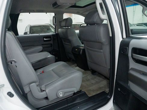 Used 2010 Toyota Sequoia Limited image 32