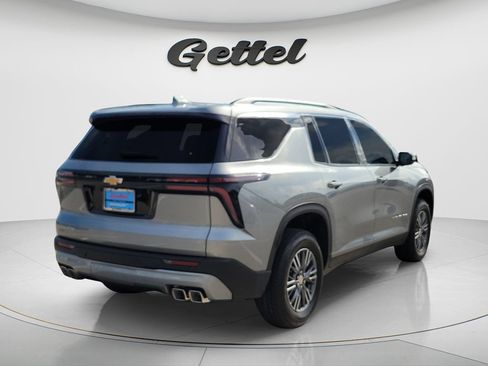 Used 2026 Chevrolet Traverse LT FWD image 5