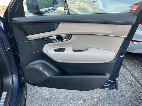 Used 2025 Volvo XC90 T8 Plus w/ Protection Package Premier image 23