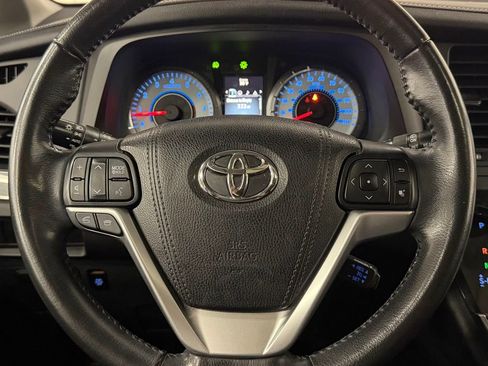 Used 2016 Toyota Sienna SE w/ SE Preferred Package FWD image 13