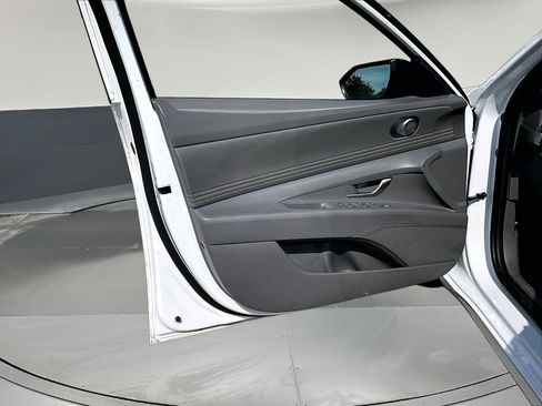Used 2025 Hyundai Elantra Sport FWD image 23