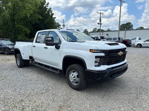 Used 2024 Chevrolet Silverado 3500 W/T AWD/4WD image 7
