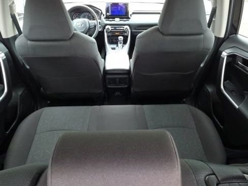 Used 2025 Toyota RAV4 XLE AWD/4WD image 18