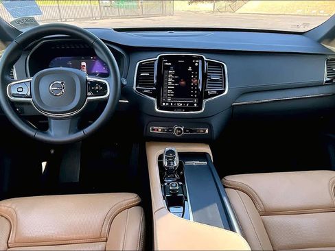 Used 2025 Volvo XC90 T8 Ultra image 18
