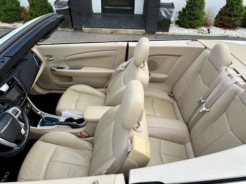 Used 2011 Chrysler 200 Limited FWD image 31