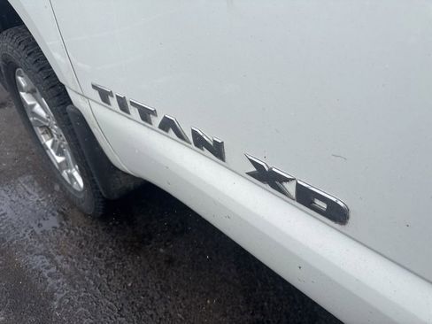 Used 2017 Nissan Titan SV image 9