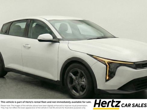 Used 2025 Kia K4 LXS image 1