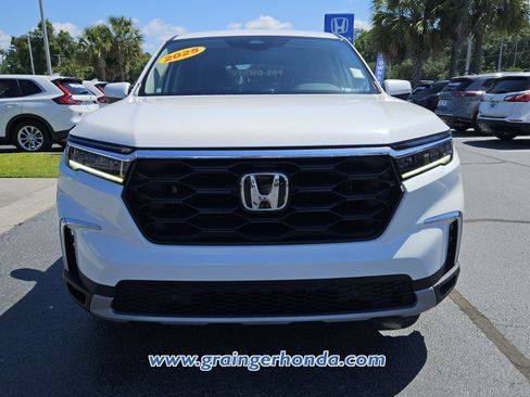 Used 2025 Honda Pilot EX-L image 8