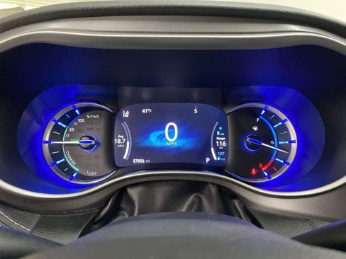 Used 2023 Chrysler Pacifica Touring-L image 28