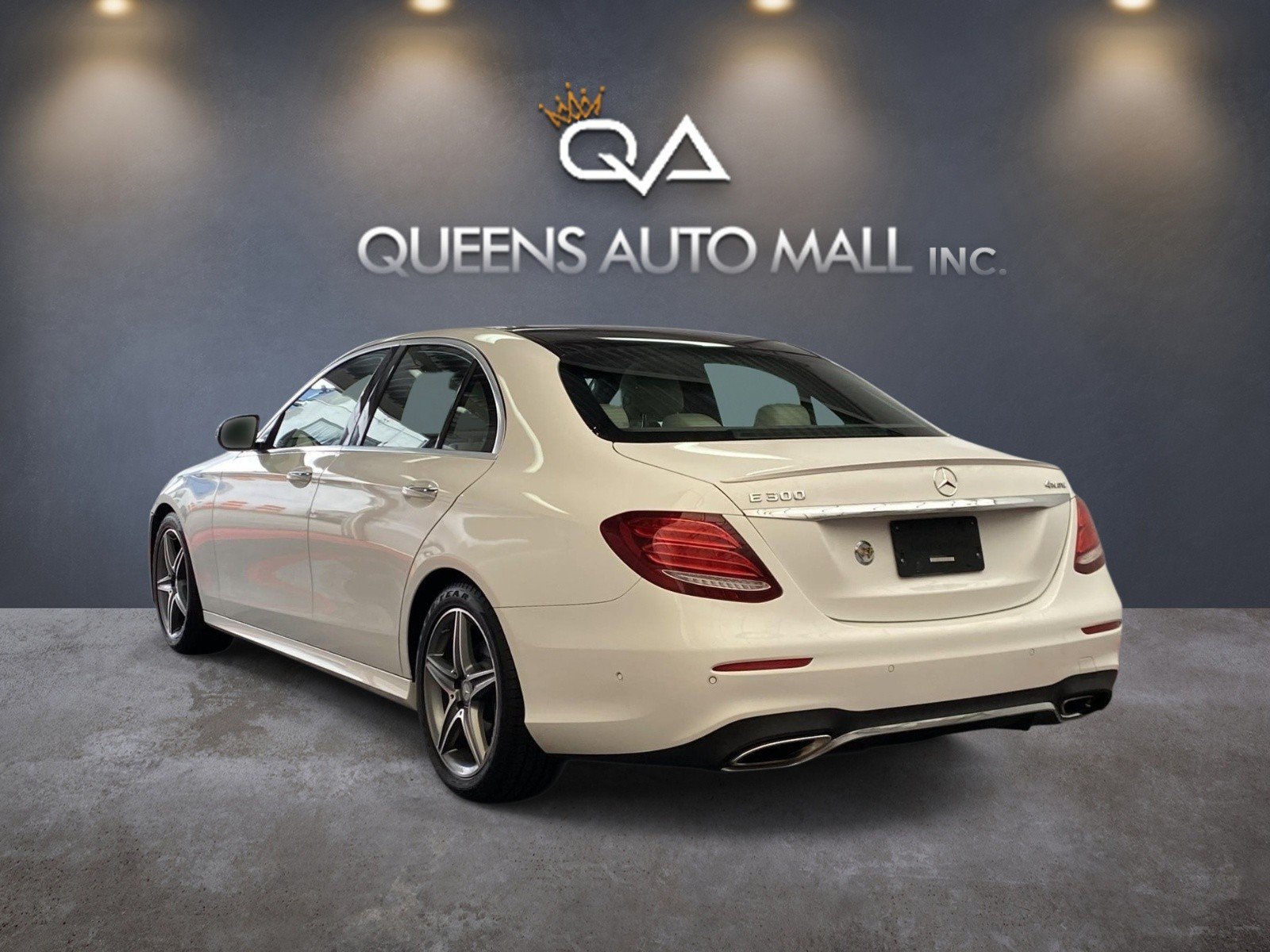 Used 2017 Mercedes-Benz E 300 4MATIC image 4