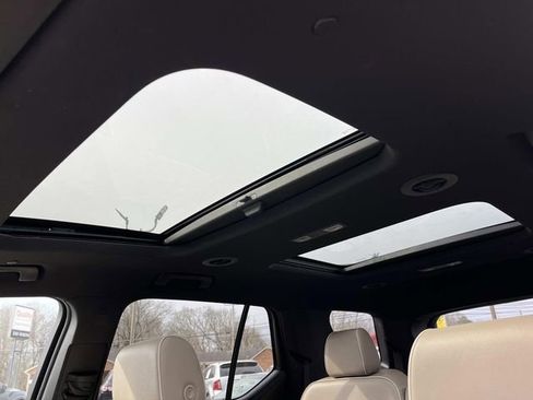 Used 2022 Chevrolet Traverse Premier FWD image 35