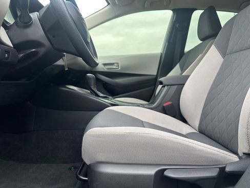 Certified 2025 Toyota Corolla LE image 21