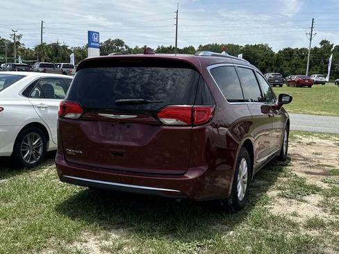 Used 2018 Chrysler Pacifica Touring-L Plus w/ Advanced Safetytec Group FWD image 7