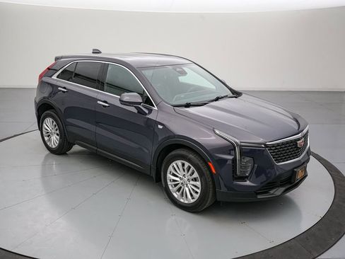 Used 2024 Cadillac XT4 Luxury FWD image 2