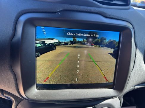 Used 2023 Jeep Renegade Limited image 15