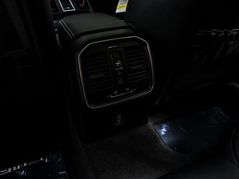 New 2026 Porsche Macan image 30