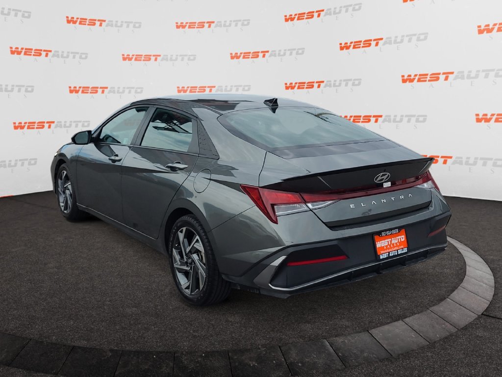Used 2025 Hyundai Elantra Sport FWD image 3