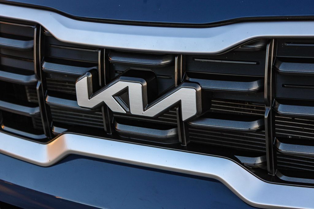 Used 2025 Kia Telluride S FWD image 6