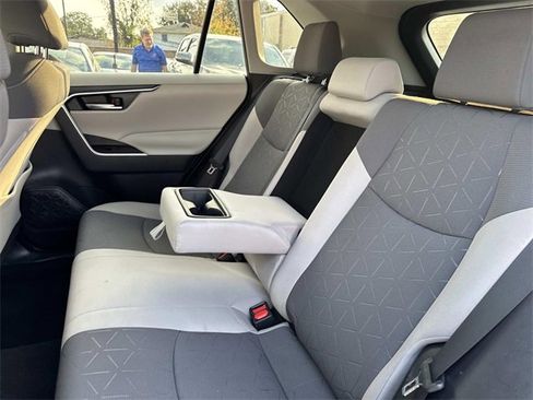 Used 2020 Toyota RAV4 XLE image 15