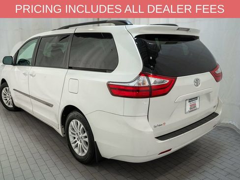 Used 2017 Toyota Sienna XLE FWD image 3