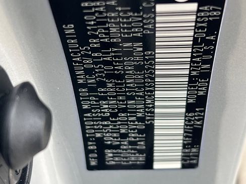 Used 2025 Toyota Corolla SE image 21