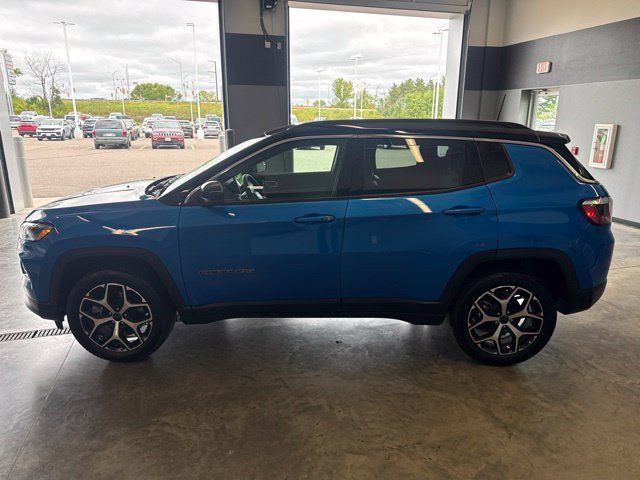 Used 2025 Jeep Compass Limited AWD/4WD image 5