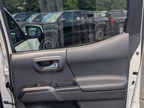 Certified 2023 Toyota Tacoma TRD Off-Road w/ Black Out Package (TMS) AWD/4WD image 16