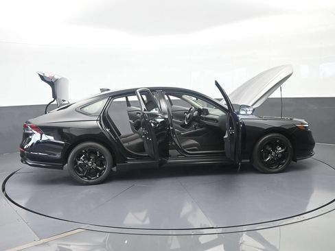 Used 2025 Honda Accord SE image 71