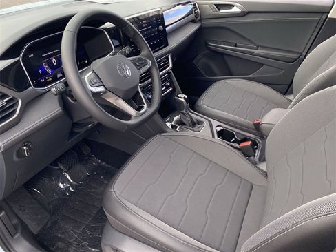 New 2026 Volkswagen Taos SE image 14