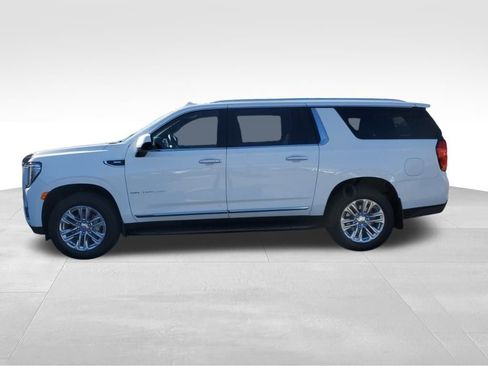 Used 2024 GMC Yukon XL SLT image 3