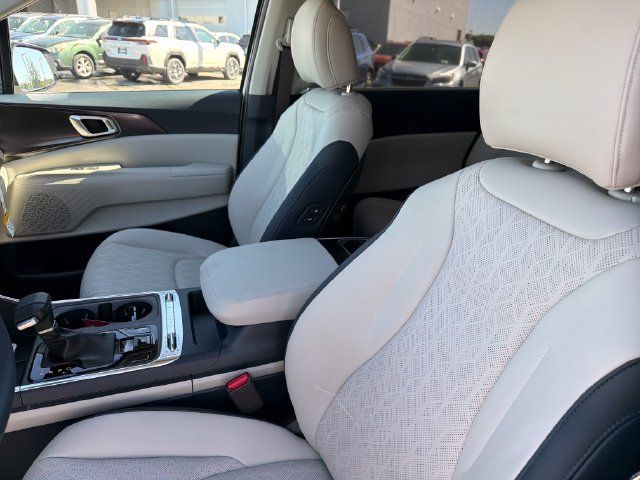 New 2027 Kia Carnival SX w/ Dark Edition Package FWD image 18