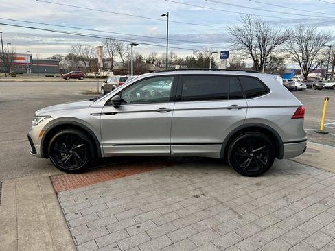 Certified 2024 Volkswagen Tiguan SE R-Line image 4