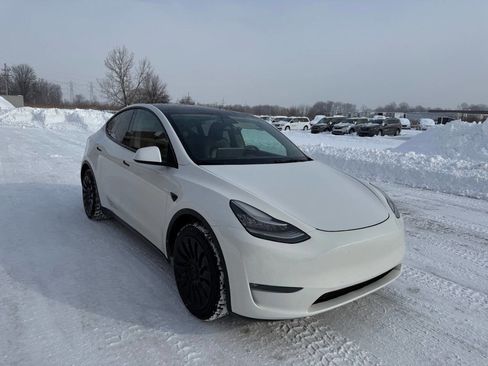 Used 2022 Tesla Model Y Long Range image 6