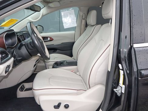 Used 2020 Chrysler Pacifica Limited image 7