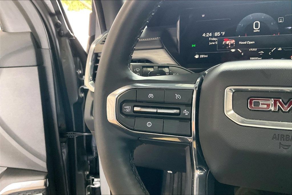 Used 2026 GMC Acadia Elevation w/ Elevation Premium Package FWD image 8