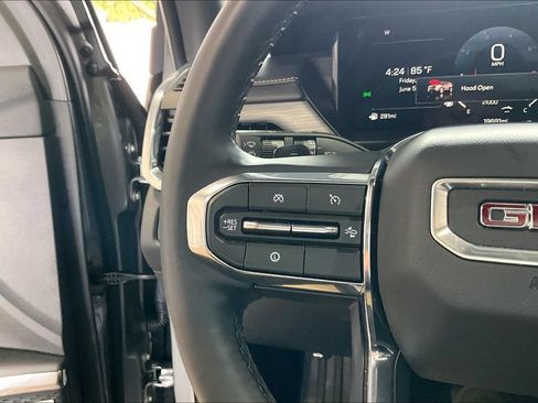 Used 2026 GMC Acadia Elevation w/ Elevation Premium Package FWD image 8