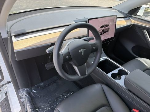 Used 2023 Tesla Model Y Performance AWD/4WD image 19