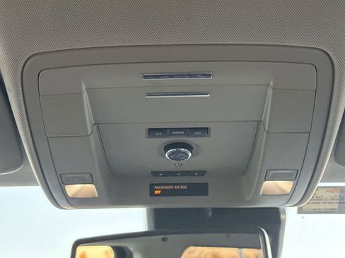 Used 2020 Chevrolet Suburban Premier RWD image 23