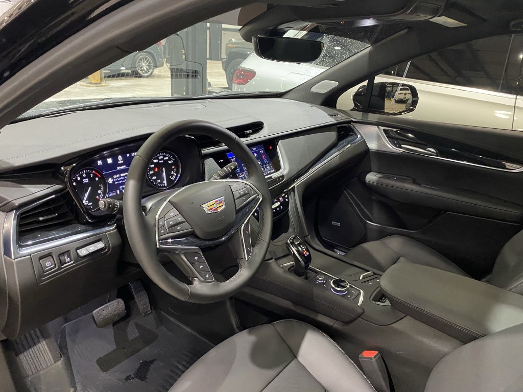 Used 2026 Cadillac XT5 Premium Luxury w/ Driver Assist Package AWD/4WD image 2