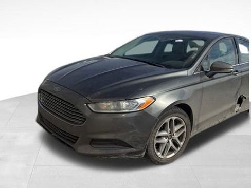 Used 2016 Ford Fusion SE image 2