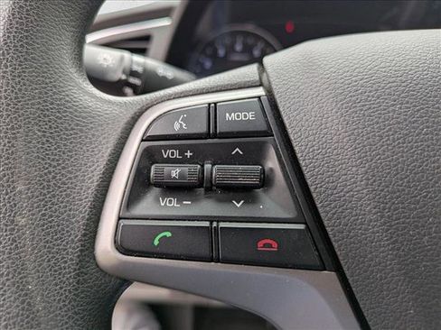 Used 2017 Hyundai Elantra SE image 12